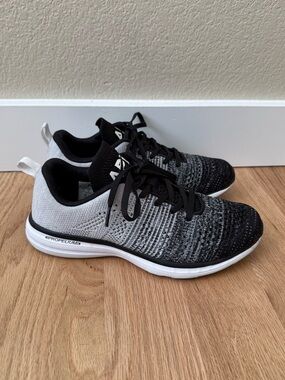 APL Men’s Techloom Pro Sneakers Black White Men’s Size 7